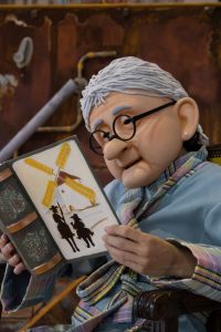 Escena de la obra de teatro de Markeliñe en Festival Imaginaria, con un personaje de marioneta que s.